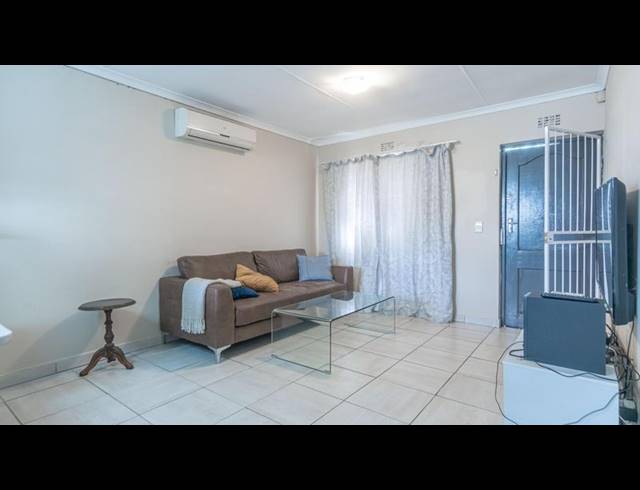 3 BEDROOM TOWNHOUSE FOR SALE IN VREDEKLOOF EAST